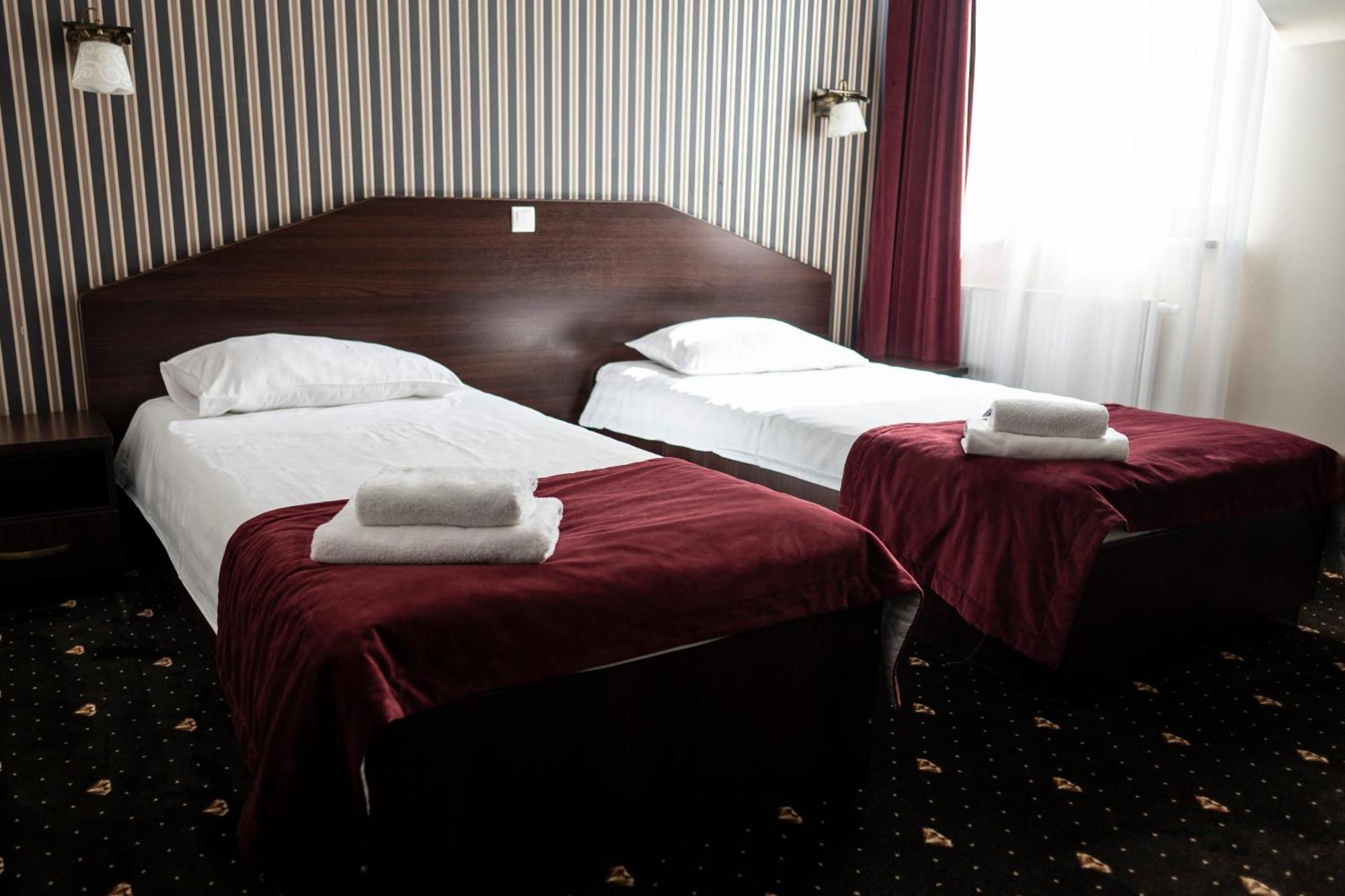 Hotel Podzamcze Góra Kalwaria Exteriör bild