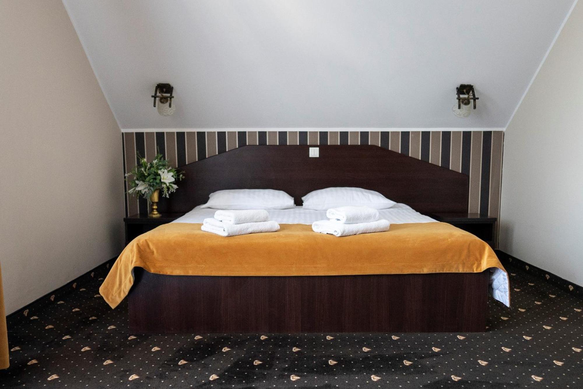 Hotel Podzamcze Góra Kalwaria Exteriör bild